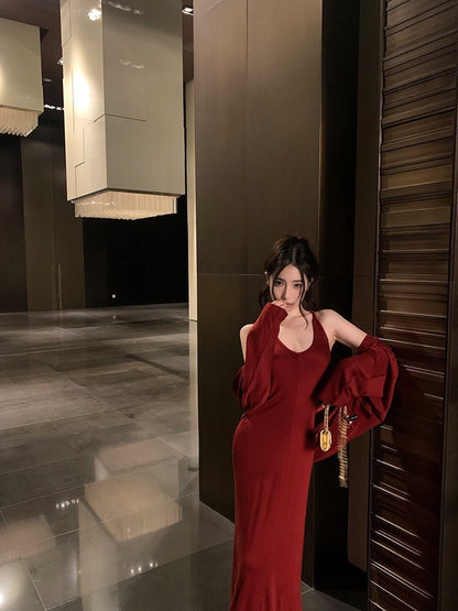 ''Na+''搖曳生姿 顯白過年紅收腰背心裙 蝙蝠袖針織外套