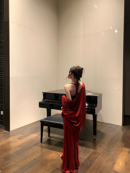 ''Na+''搖曳生姿 顯白過年紅收腰背心裙 蝙蝠袖針織外套