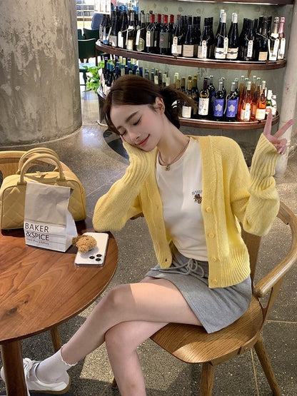 ''Na+''露思私服 休閒簡約奶黃針織外套 小可愛刺繡白色上衣