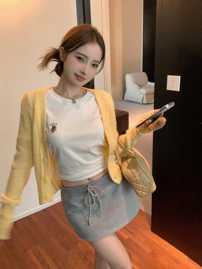 ''Na+''露思私服 休閒簡約奶黃針織外套 小可愛刺繡白色上衣