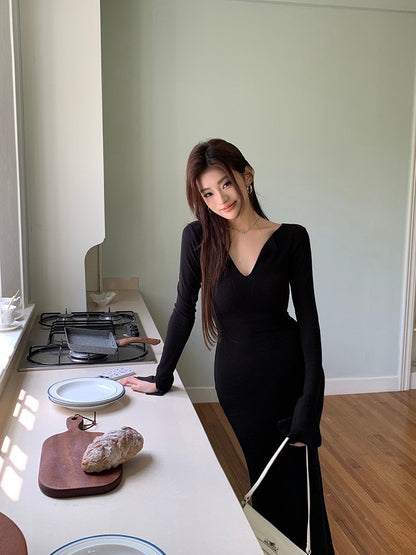 ''Na+''法式大V顯瘦百搭連身長裙 黑