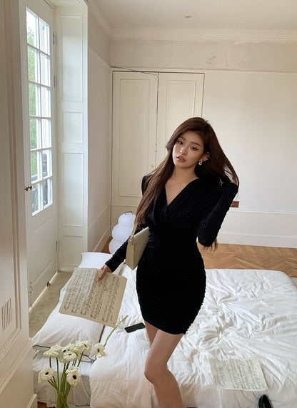 ''Na+''江南美人 復古抓皺V領修身包臀裙 黑