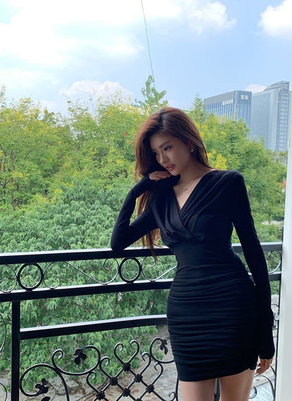 ''Na+''江南美人 復古抓皺V領修身包臀裙 黑