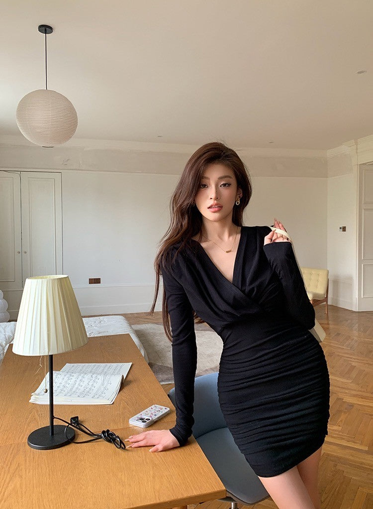 ''Na+''江南美人 復古抓皺V領修身包臀裙 黑