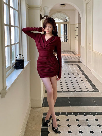 ''Na+''江南美人 復古抓皺V領修身包臀裙 紅