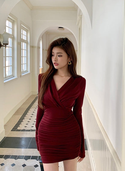 ''Na+''江南美人 復古抓皺V領修身包臀裙 紅