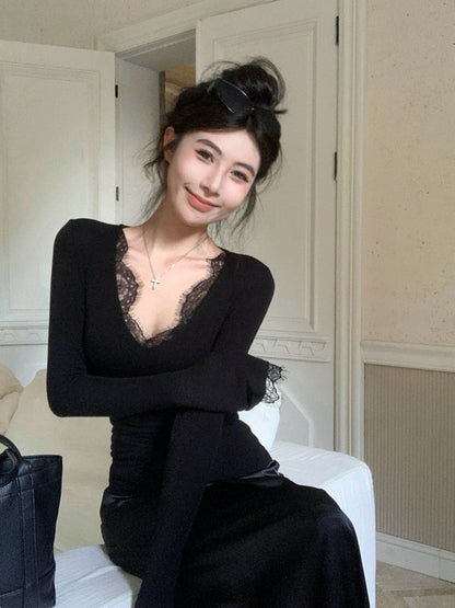 "Na+"女神蕾絲 顯瘦V領蕾絲繡打底上衣 黑/白