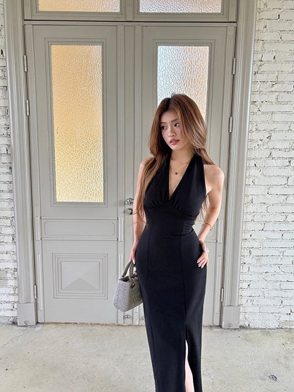 NA+ 氣質名媛 基礎V領掛脖修身連身裙 黑