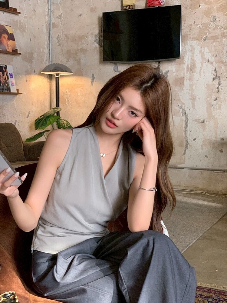 NA+ 溫柔開掛 簡約側收腰V領背心 灰綠