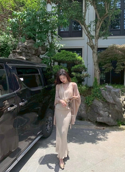 NA+ 淡若輕煙 氣質V領背心/魚尾修身半身裙 杏色