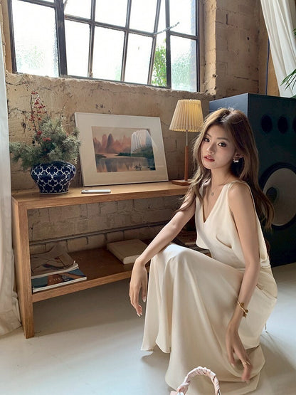 NA+ 辦公通勤outfit 簡約質感緞面垂領連身裙 杏