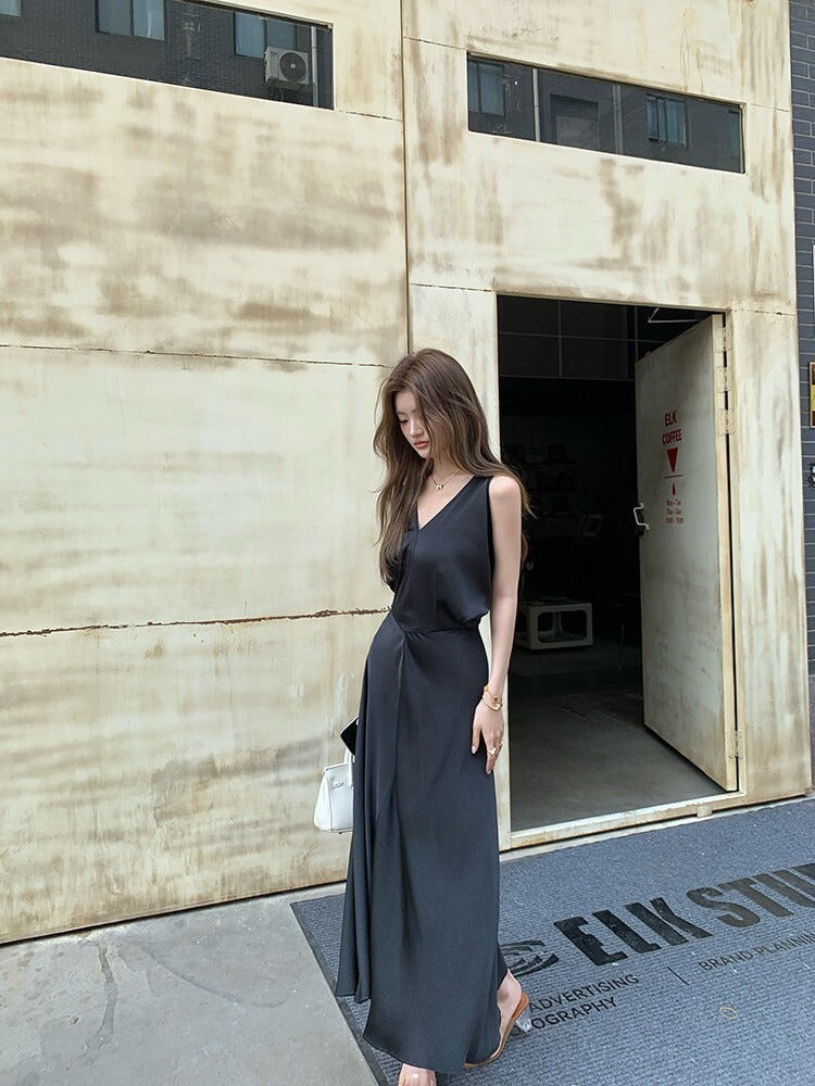 NA+ 辦公通勤outfit 簡約質感緞面垂領連身裙 黑