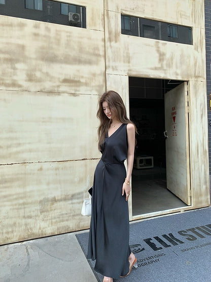 NA+ 辦公通勤outfit 簡約質感緞面垂領連身裙 黑