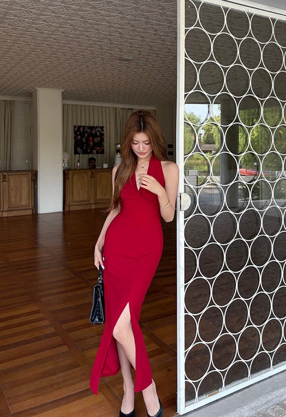 NA+ 氣質名媛 基礎V領掛脖修身連身裙 紅