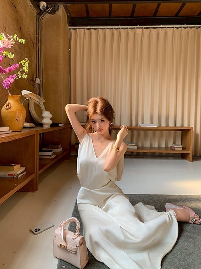 NA+ 辦公通勤outfit 簡約質感緞面垂領連身裙 杏