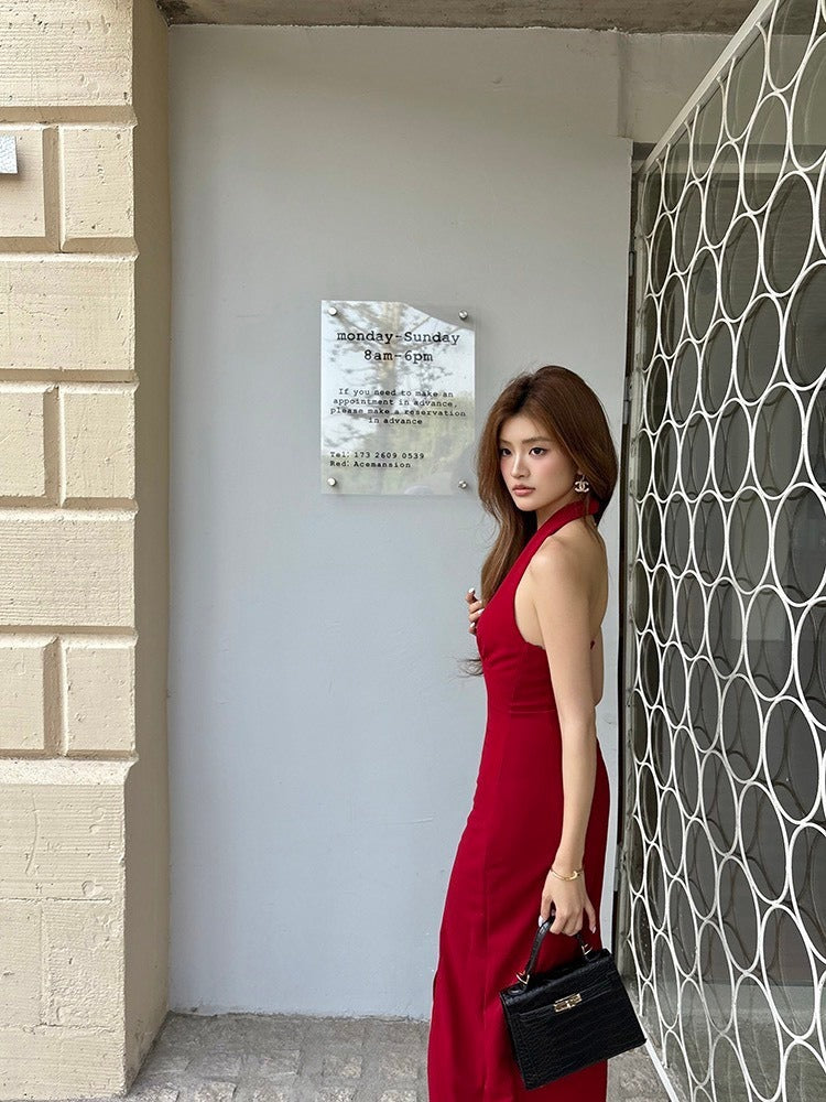 NA+ 氣質名媛 基礎V領掛脖修身連身裙 紅
