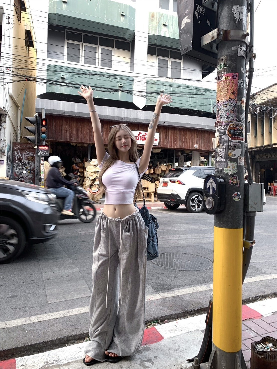 NA+ 想要每天穿 休閒顯瘦斜領上衣/灰色抽繩垂垂褲