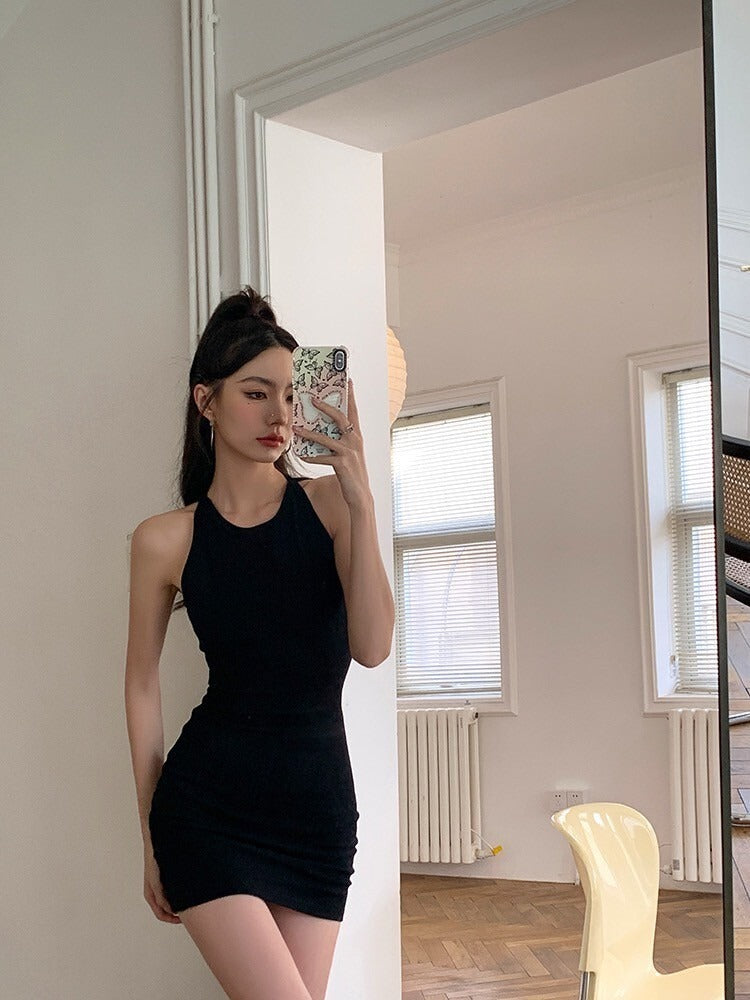 NA+ 簡約辣妹大挖背連身包臀裙 黑