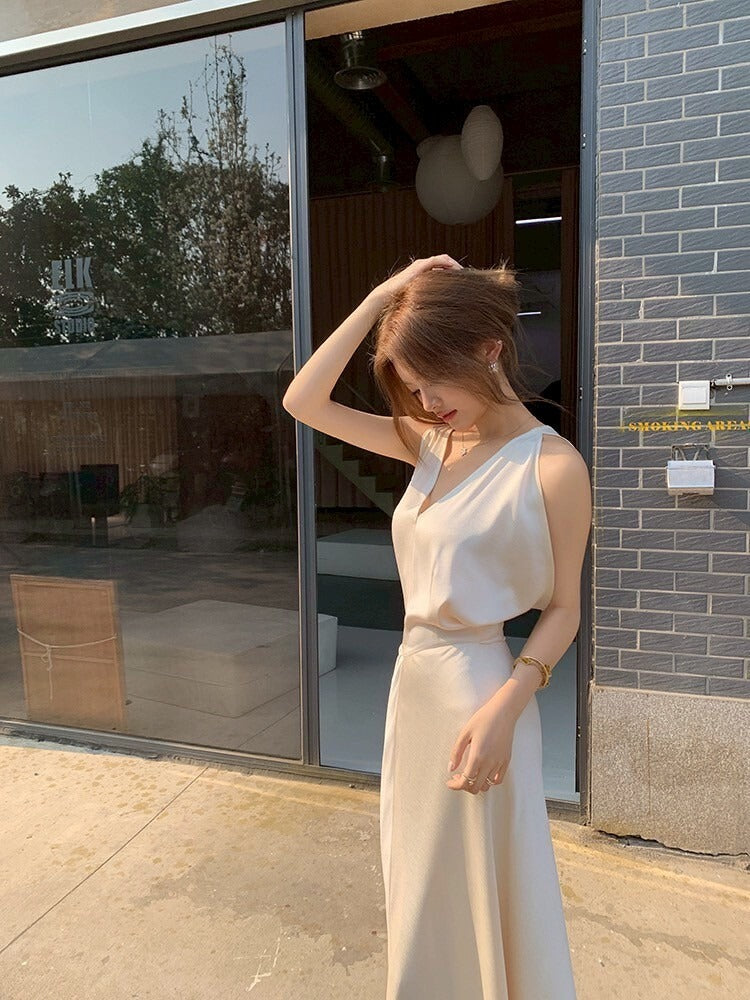 NA+ 辦公通勤outfit 簡約質感緞面垂領連身裙 杏