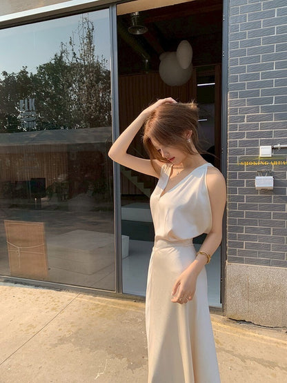 NA+ 辦公通勤outfit 簡約質感緞面垂領連身裙 杏