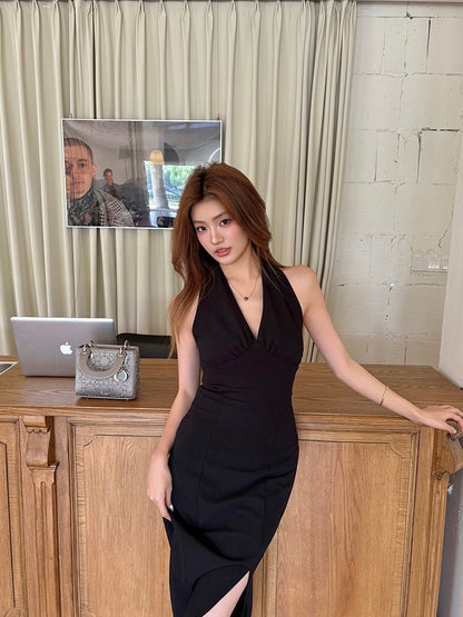 NA+ 氣質名媛 基礎V領掛脖修身連身裙 黑