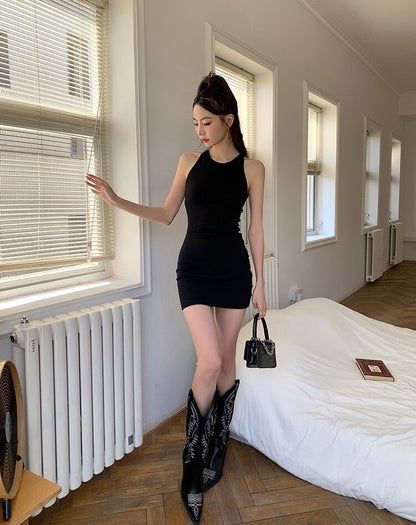 NA+ 簡約辣妹大挖背連身包臀裙 黑