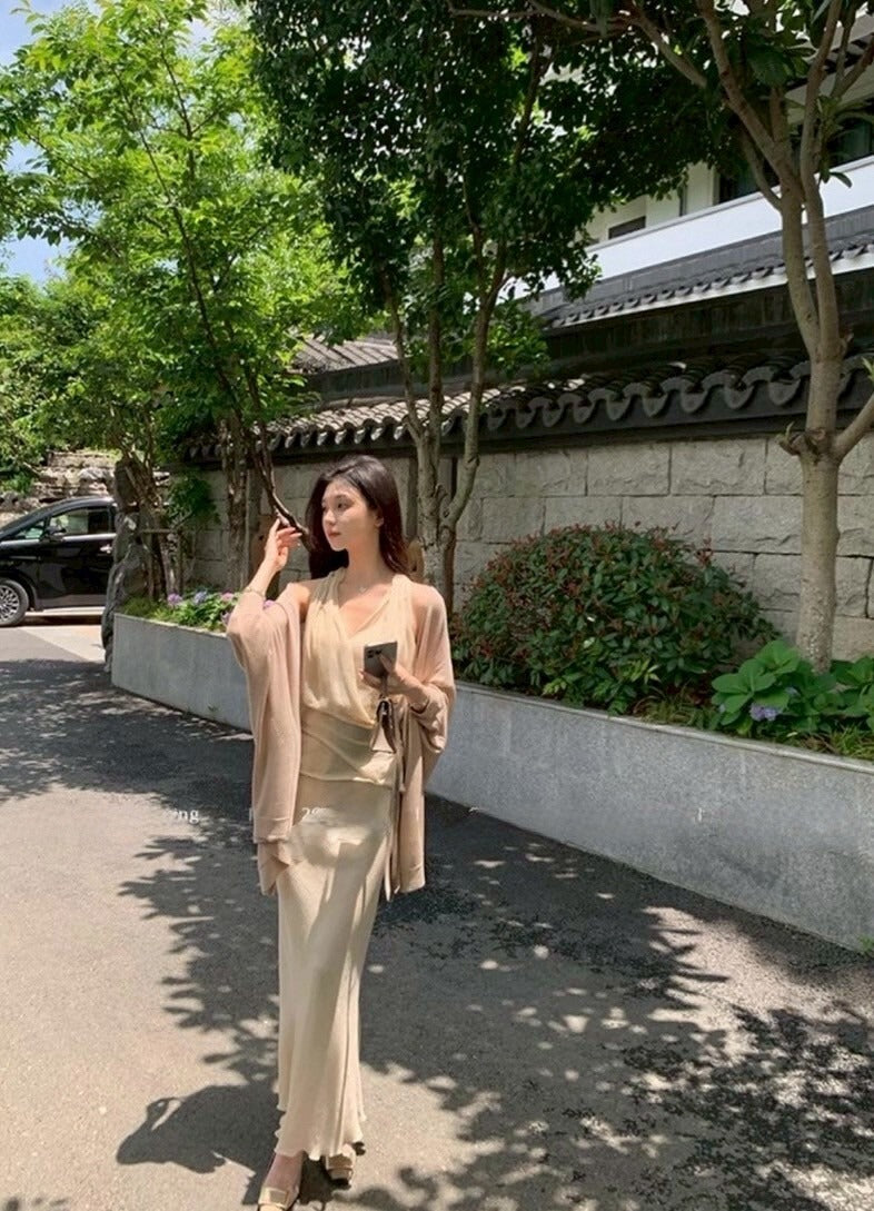 NA+ 淡若輕煙 氣質V領背心/魚尾修身半身裙 杏色