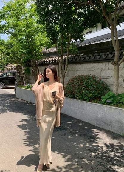 NA+ 淡若輕煙 氣質V領背心/魚尾修身半身裙 杏色