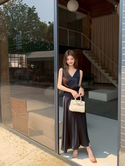 NA+ 辦公通勤outfit 簡約質感緞面垂領連身裙 黑