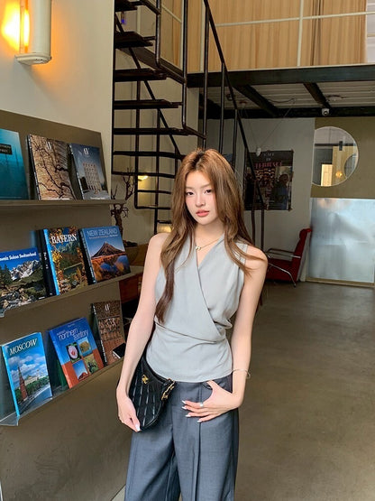 NA+ 溫柔開掛 簡約側收腰V領背心 灰綠