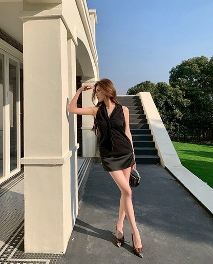 NA+ 百搭復古抽繩黑色背心/黑色緞面半裙